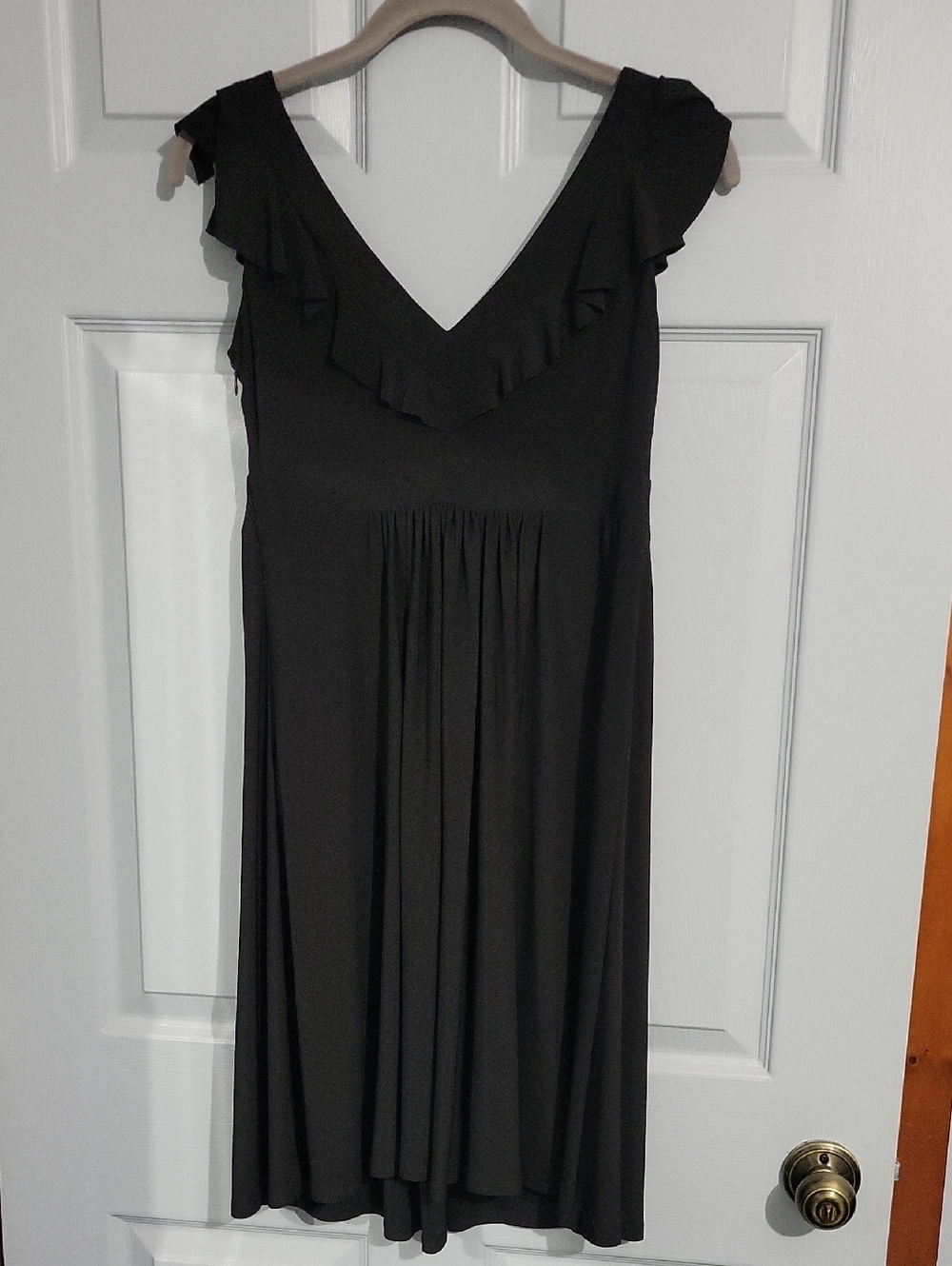 Evan Picone Black Ruffle V-neck Cocktail Dress 4P - Picture 6 of 10